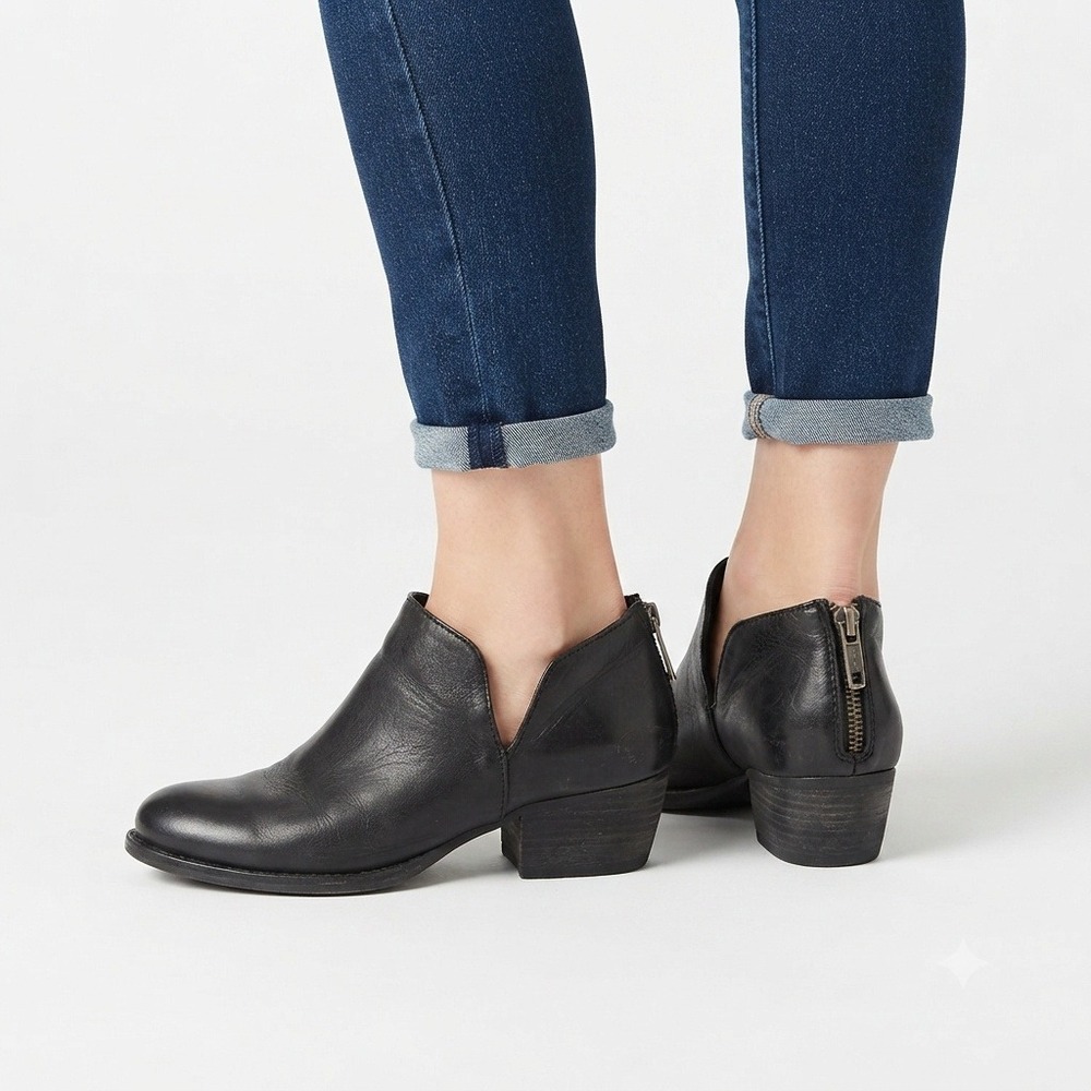 Born Kerri Black Leather Ankle Booties Womens 9.5 V-Cut Back Zip Stacked Heel